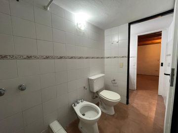 Espectacular PH tipo loft de 2 ambientes al frente con entrada independiente.