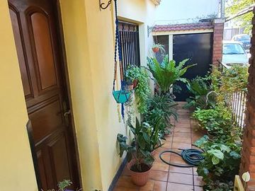Casa venta alberdi Interna.  3 dormitorios Amplia