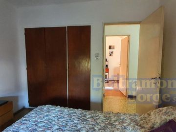 Casa venta alberdi Interna.  3 dormitorios Amplia