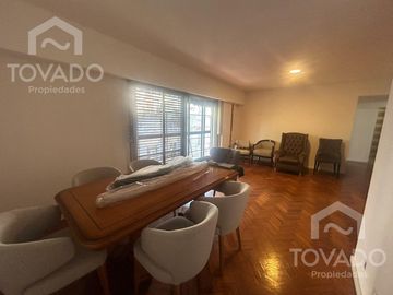 4 Ambientes con dependencia y cochera en Flores!