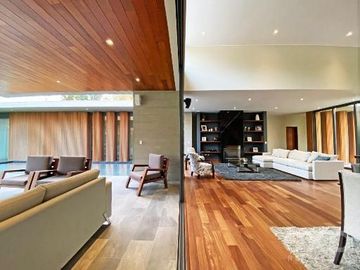 Casa amplia moderna y elegante en condominio seguro y tranquilo