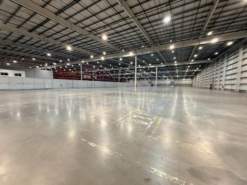 NAVE LOGÍSTICA AAA EN ALQUILER | ÁREA DE PROMOCIÓN EL TRIÁNGULO