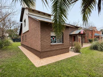 VENTA Casa 3 dormitorios con piscina. Terreno 1060m2