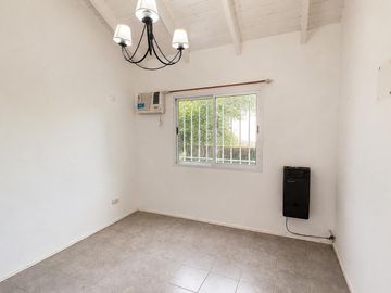 VENTA Casa 3 dormitorios con piscina. Terreno 1060m2