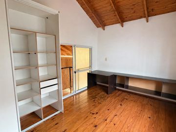 VENTA Casa 3 dormitorios con piscina. Terreno 1060m2