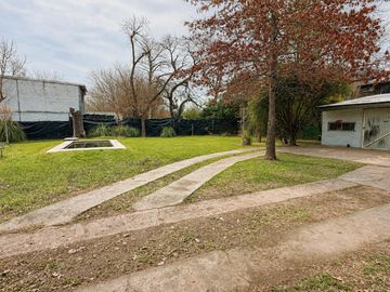 VENTA Casa 3 dormitorios con piscina. Terreno 1060m2