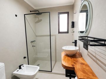 VENTA Casa 3 dormitorios con piscina. Terreno 1060m2