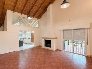 VENTA Casa 3 dormitorios con piscina. Terreno 1060m2