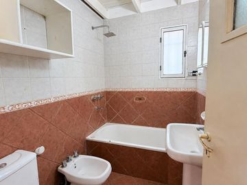 VENTA Casa 3 dormitorios con piscina. Terreno 1060m2