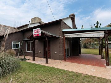VENTA Casa 3 dormitorios con piscina. Terreno 1060m2