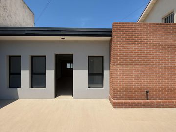 VENTA CASA TRES AMBIENTES A ESTRENAR SAN JOSE