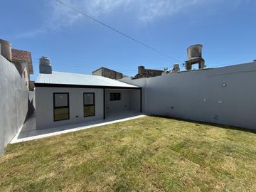 VENTA CASA TRES AMBIENTES A ESTRENAR SAN JOSE