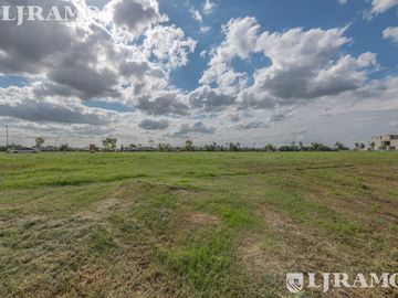 ESPECTACULAR LOTE  A LA LAGUNA en venta en el Barrio  Los Puentes - Nordelta