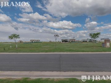 ESPECTACULAR LOTE  A LA LAGUNA en venta en el Barrio  Los Puentes - Nordelta