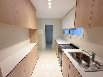 Av. Las Heras y Av. Callao.  Como a estrenar/refaccionado! 85 m2 a pulmon arbolado!