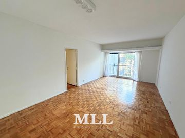Av. Las Heras y Av. Callao.  Como a estrenar/refaccionado! 85 m2 a pulmon arbolado!