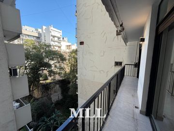 Av. Las Heras y Av. Callao.  Como a estrenar/refaccionado! 85 m2 a pulmon arbolado!
