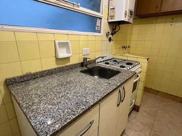Venta 2 ambientes en Flores
