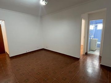 Venta 2 ambientes en Flores