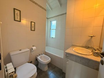 Casa en venta de 3 dormitorios + loft con entrada independiente en el Molino