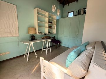 Casa en venta de 3 dormitorios + loft con entrada independiente en el Molino