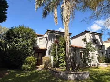 Casa en venta de 3 dormitorios + loft con entrada independiente en el Molino