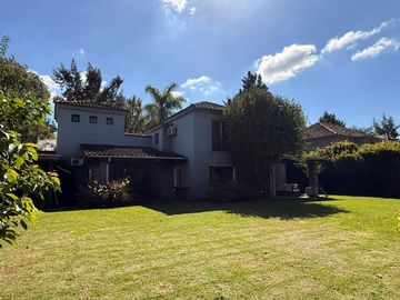 Casa en venta de 3 dormitorios + loft con entrada independiente en el Molino