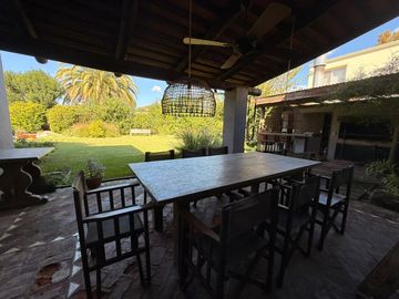 Casa en venta de 3 dormitorios + loft con entrada independiente en el Molino