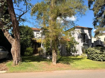 Casa en venta de 3 dormitorios + loft con entrada independiente en el Molino