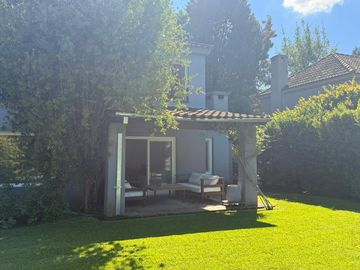 Casa en venta de 3 dormitorios + loft con entrada independiente en el Molino