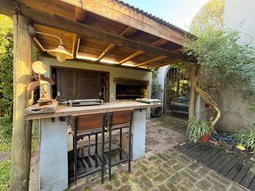 Casa en venta de 3 dormitorios + loft con entrada independiente en el Molino