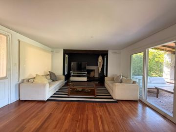 Casa en venta de 3 dormitorios + loft con entrada independiente en el Molino