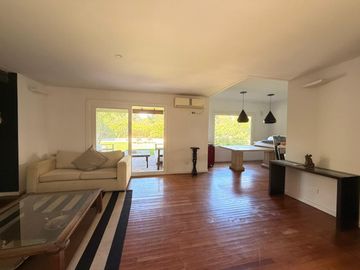 Casa en venta de 3 dormitorios + loft con entrada independiente en el Molino