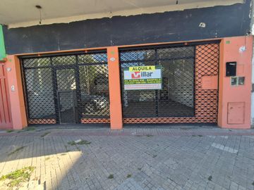 Local de 7 x 6 mts Aprox, muy buena ubicación.- Banfield E.