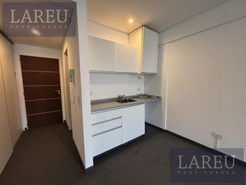 Oficina en Alquiler en 46 Plaza, Agora II -Pilar
