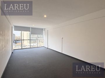 Oficina en Alquiler en 46 Plaza, Agora II -Pilar