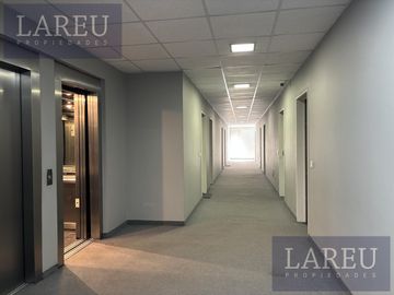 Oficina en Alquiler en 46 Plaza, Agora II -Pilar