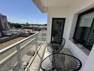 Departamento 2 dormitorios. Con balcón. A Estrenar. Edificio Paseo Gallesio, Zárate Centro
