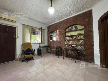 Casa Sobre Lote Propio, 3 Amb. con Patio, Terraza y Quincho