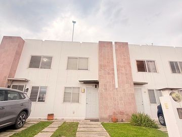 CASA EN RENTA VIÑEDOS QRO. 3 RECAMARAS