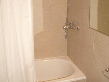 Ayacucho 1400 - Amplio ambiente dividido. Equipado Full