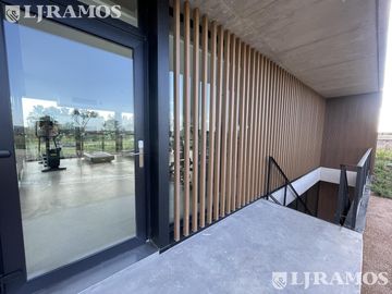 Lote a la laguna en venta en LOS PUENTES - NORDELTA