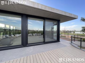 Lote a la laguna en venta en LOS PUENTES - NORDELTA