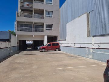 Cochera en venta Banfield Este centro a metros de la estacion