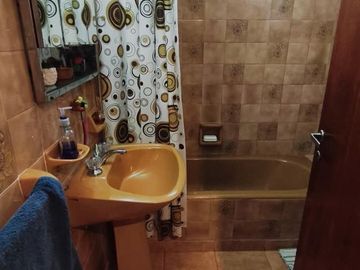 A Mts. de Av. Maipú, Dto. 2 Amb. al Lateral con Patio