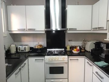 Casa 3 ambientes en venta en Bernal Oeste