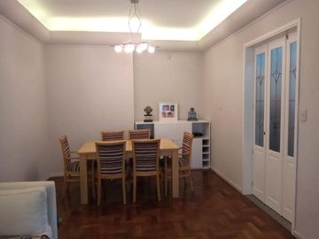 Casa 3 ambientes en venta en Bernal Oeste