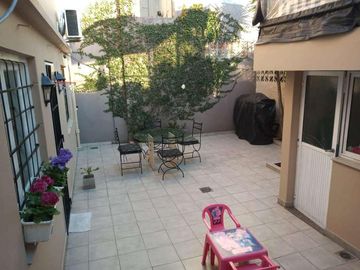 Casa 3 ambientes en venta en Bernal Oeste