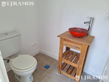 Casa VENTA CON RENTA en San Sebastián A1 FONDO A PULMON VERDE no crédito MB