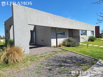 Casa VENTA CON RENTA en San Sebastián A1 FONDO A PULMON VERDE no crédito MB